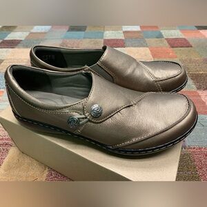 Clarks ladies leather Metallic Slip-On Loafers 8 1/2 NWT